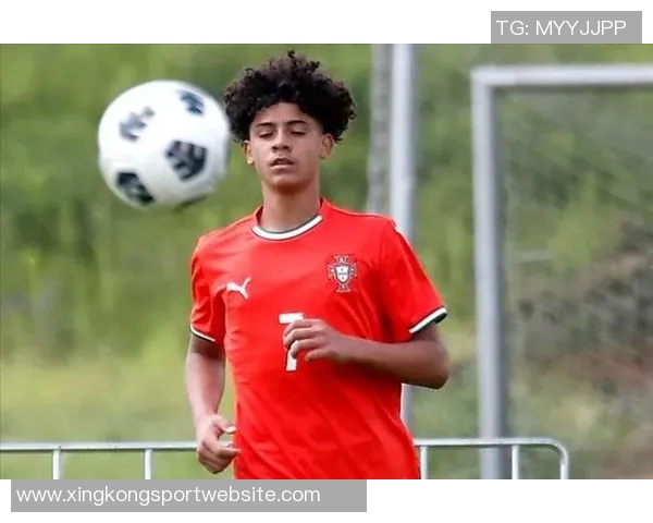 迷你罗替补登场上演U16国家队首秀父子同台的时刻即将到来 迷你罗替补登场上演U16国家队首秀父子同台的时刻即将到来