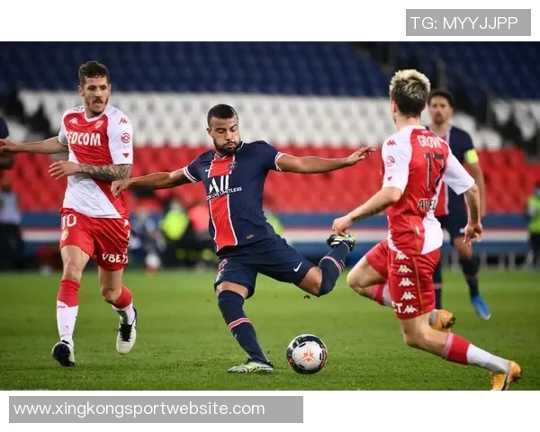 摩纳哥与巴黎对裁判VAR判罚不满卡马拉科雷尔红牌引发激烈争论