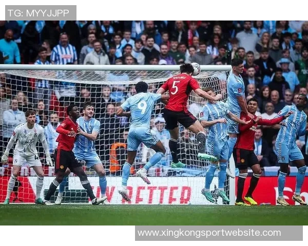 英媒报道班福德与兰帕德重聚考文垂训练昔日切尔西队友再续情谊