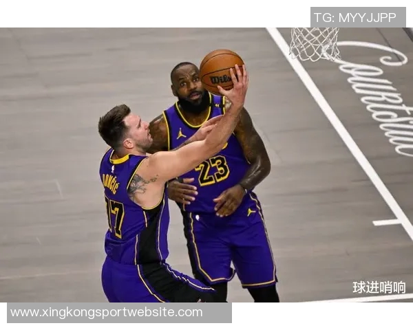 A史密斯质疑詹姆斯关键时刻表现背后是否隐藏赛前饮酒的秘密