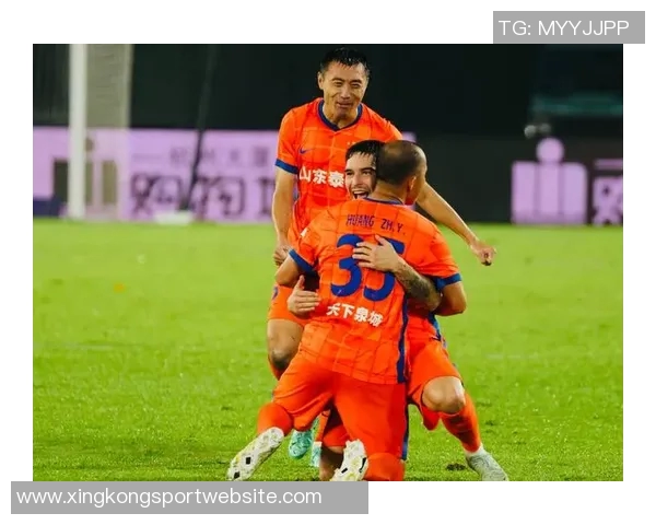 泰山中卫洛佩斯全场表现低迷对抗与争顶数据惨淡引发关注